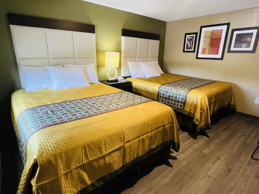 Deluxe Inn Miami, OK — 11