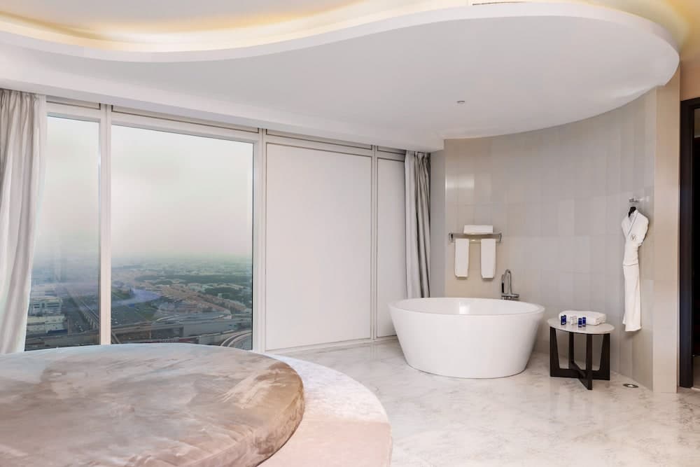 V Hotel Dubai, Curio Collection by Hilton — 19