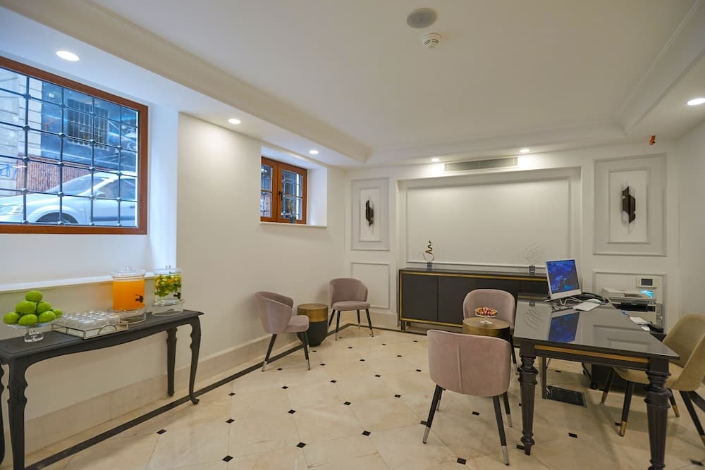 Akka Suites Taksim — 2