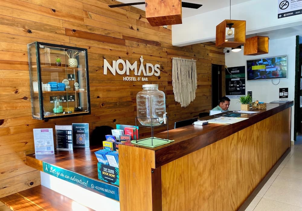 Nomaden Hotel, Hostel & Dachpool — 3