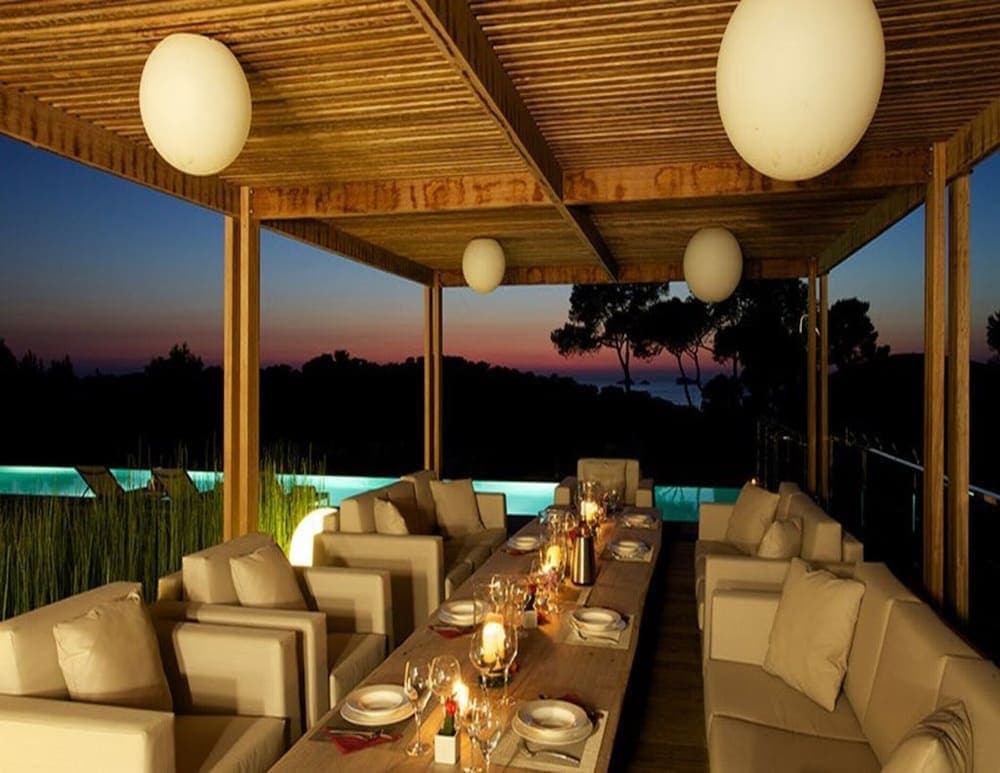 Gorgeous Villa With Views — 5