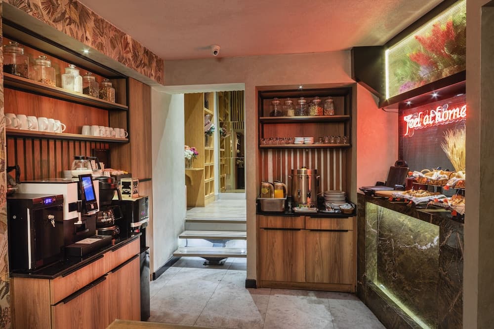 Ayramin Deluxe Hotel — 18