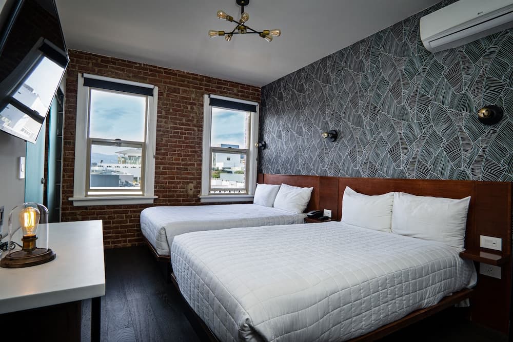 H Hotel — 3