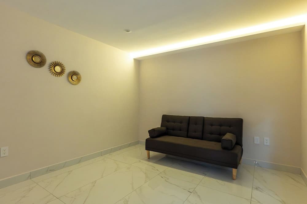 Hotel 28 — 9