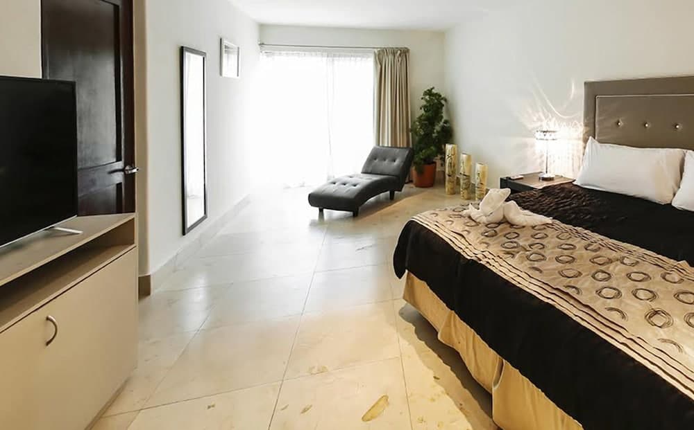 Luxury Condo Boutique — 21