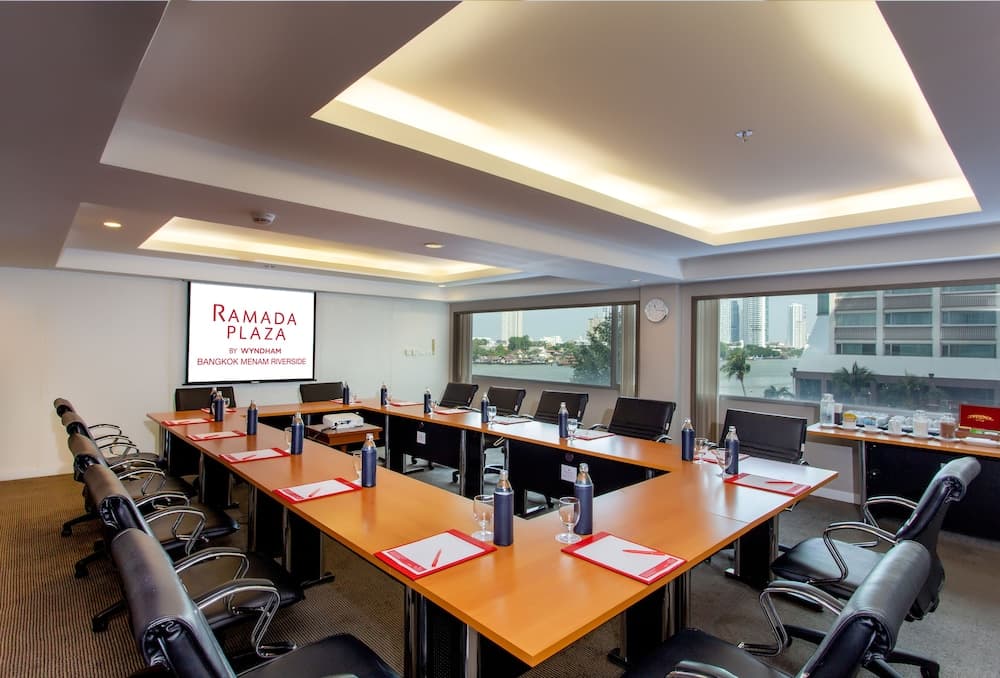 Ramada Plaza by Wyndham Bangkok Menam Fiume — 12