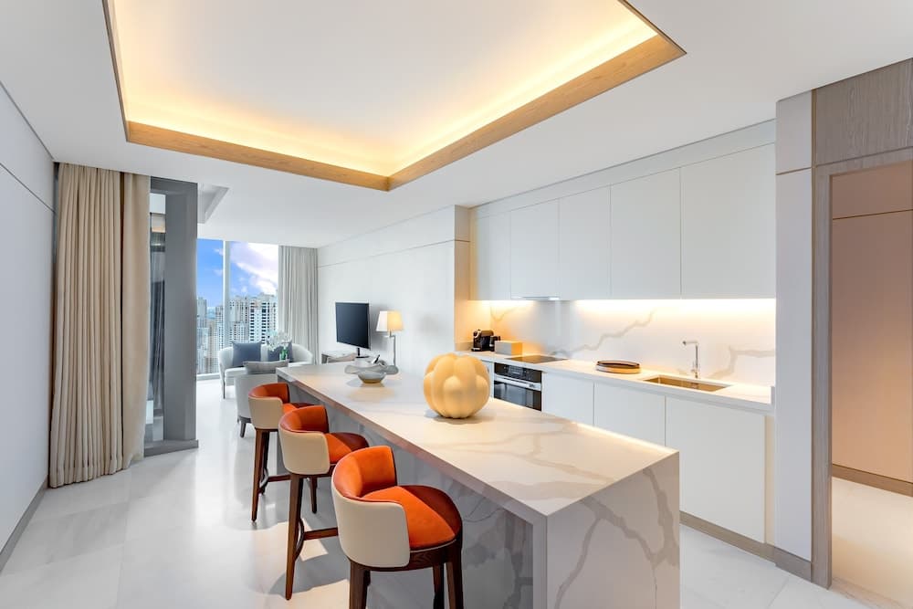 FIVE LUXE — 27