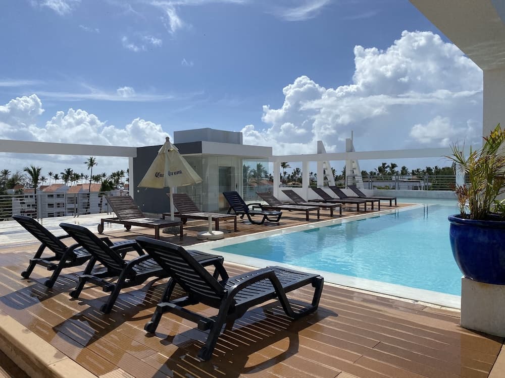 Aventura Deluxe Suites Rooftop Pool — 28