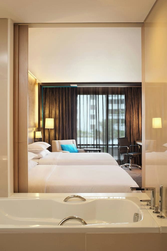 Four Points by Sheraton Bangkok, Sukhumvit 15 — 12