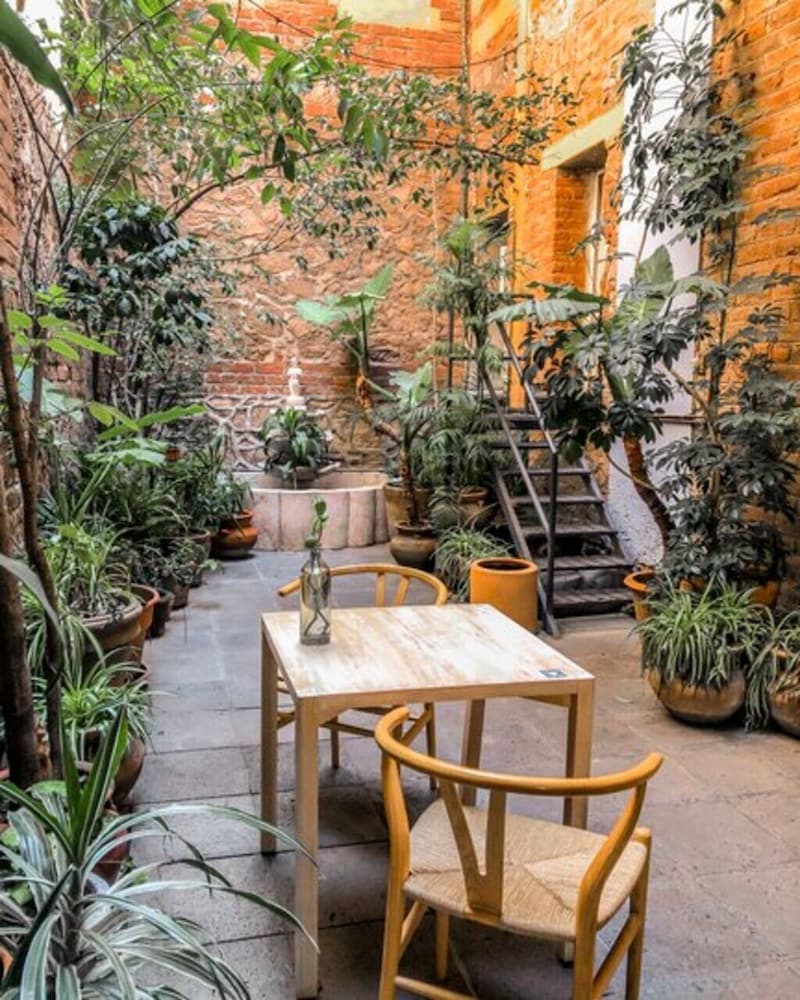 El Patio 77 — 7
