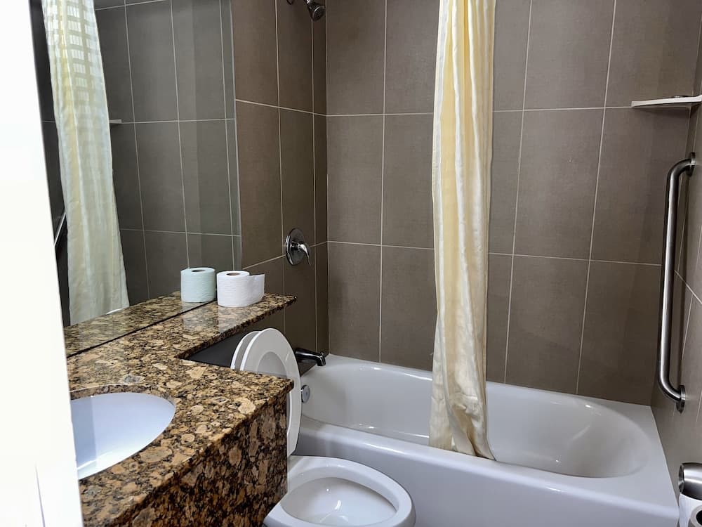 Americas Best Inn and Suites Fort Lauderdale North — 13