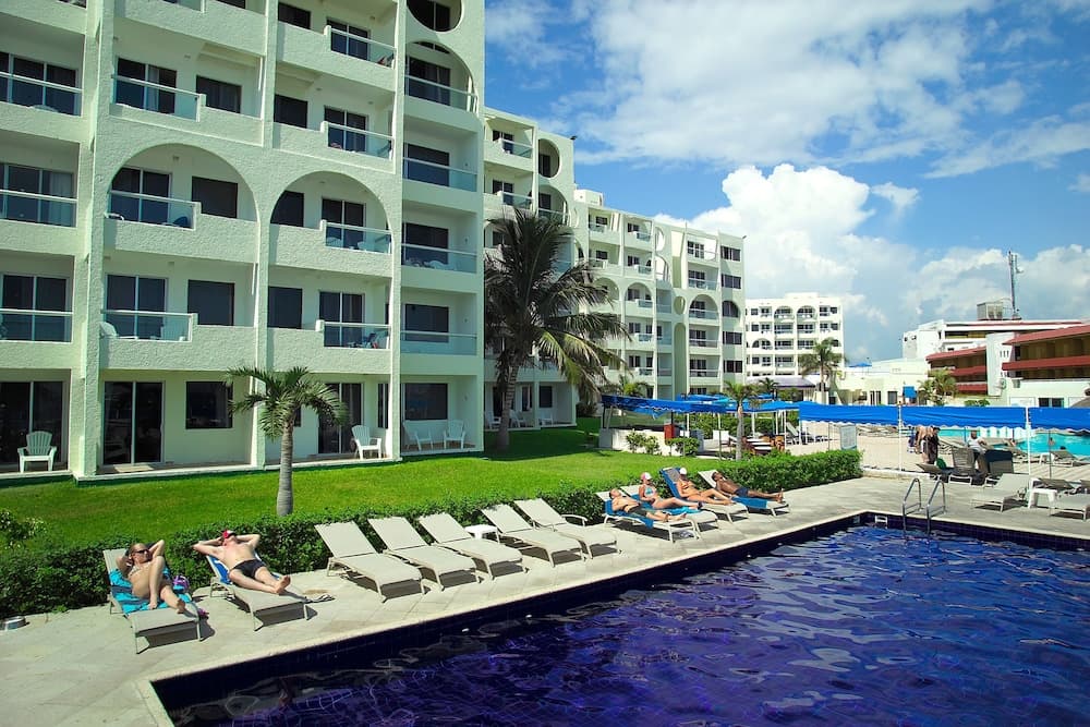 Aquamarina Beach Hotel — 4