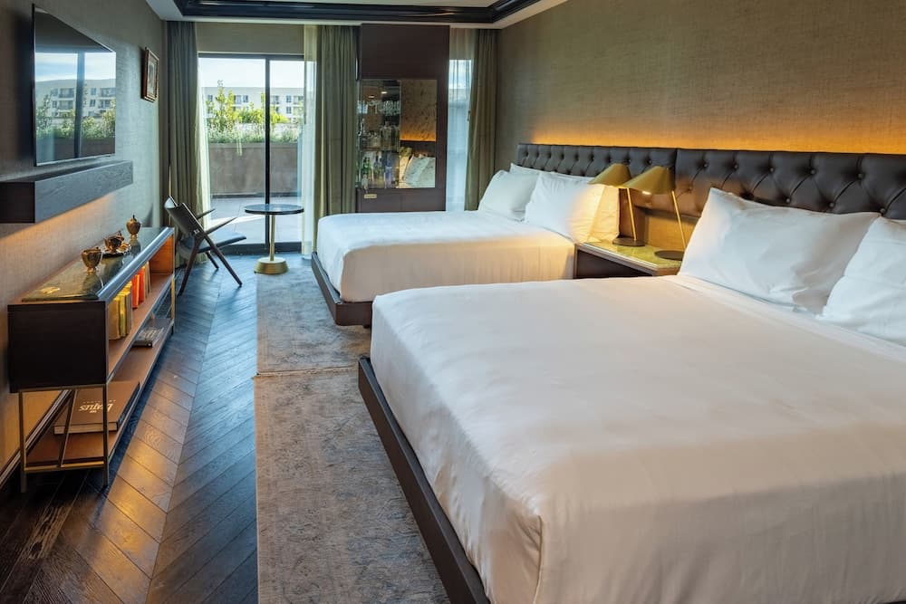 Whisky Hotel — 6