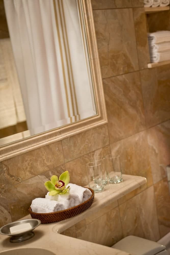 L'Hotel Kimberly — 27