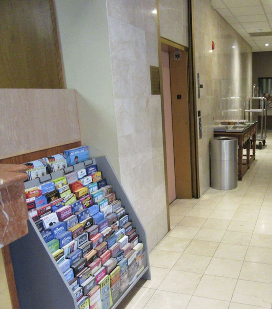 Ramada by Wyndham Los Angeles/Koreatown West — 4