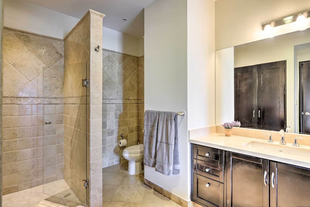 Walk to Beach: Modern Cabo Condo w/ Balcony! — 24