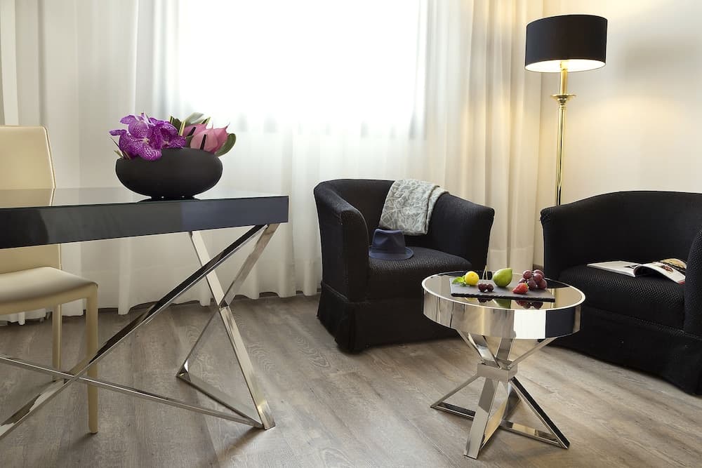 Melia Milano — 17