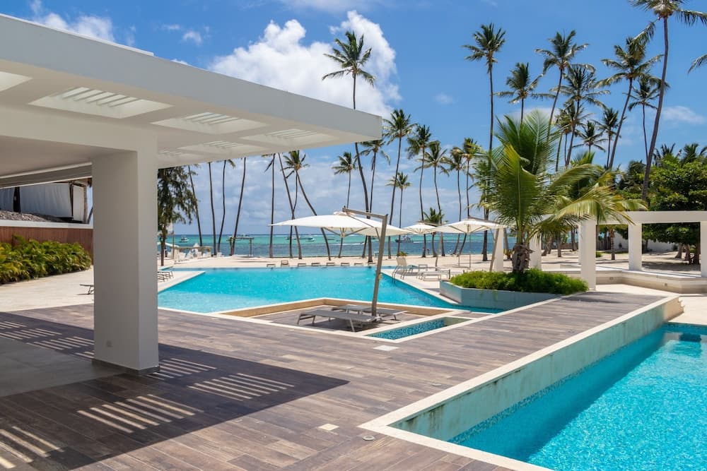Family Getaway Apartment - On The Beach — 25