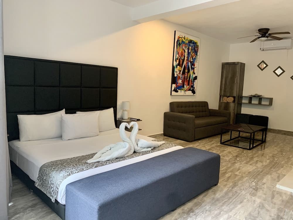 SILVERSANDS Hotel Boutique - 5Th Ave — 10