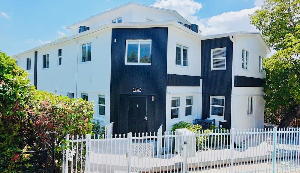 Renzzi Villas — 1