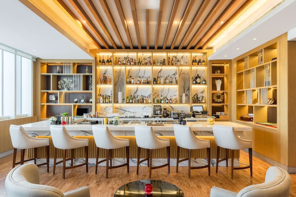 V Hotel Dubai, Curio Collection by Hilton — 18