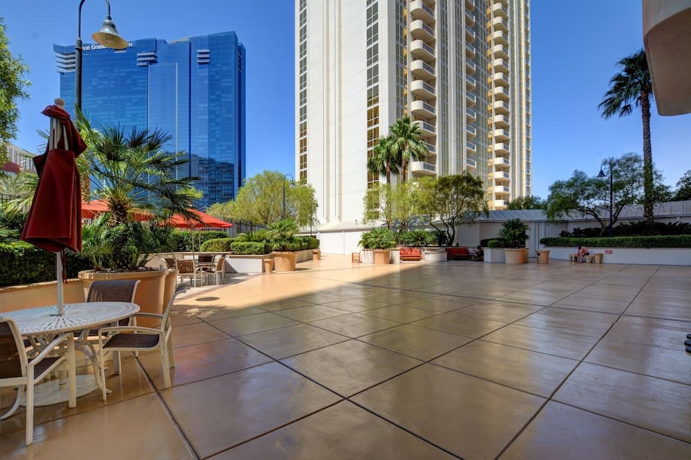Jet Luxury Resorts @ The Signature Condo Hotel — 25