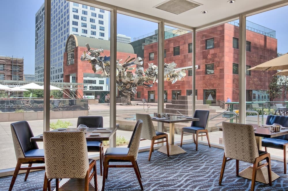 Omni Los Angeles Hotel at California Plaza — 4