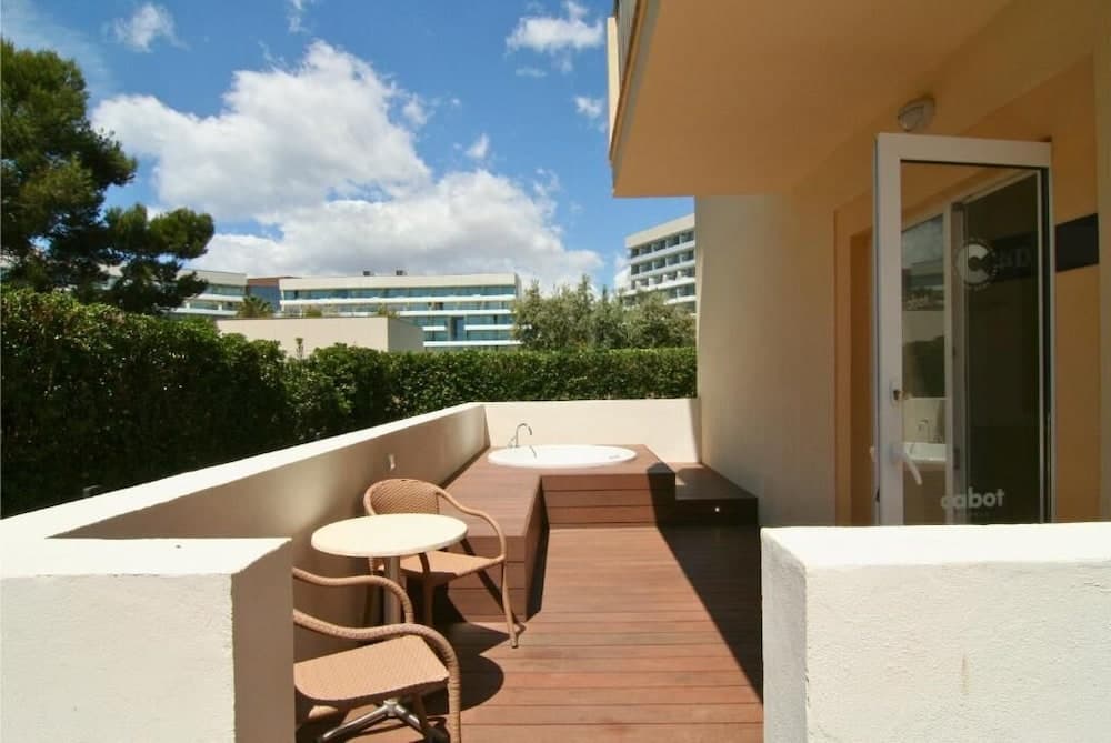 Cabot Tres Torres Apartments — 4
