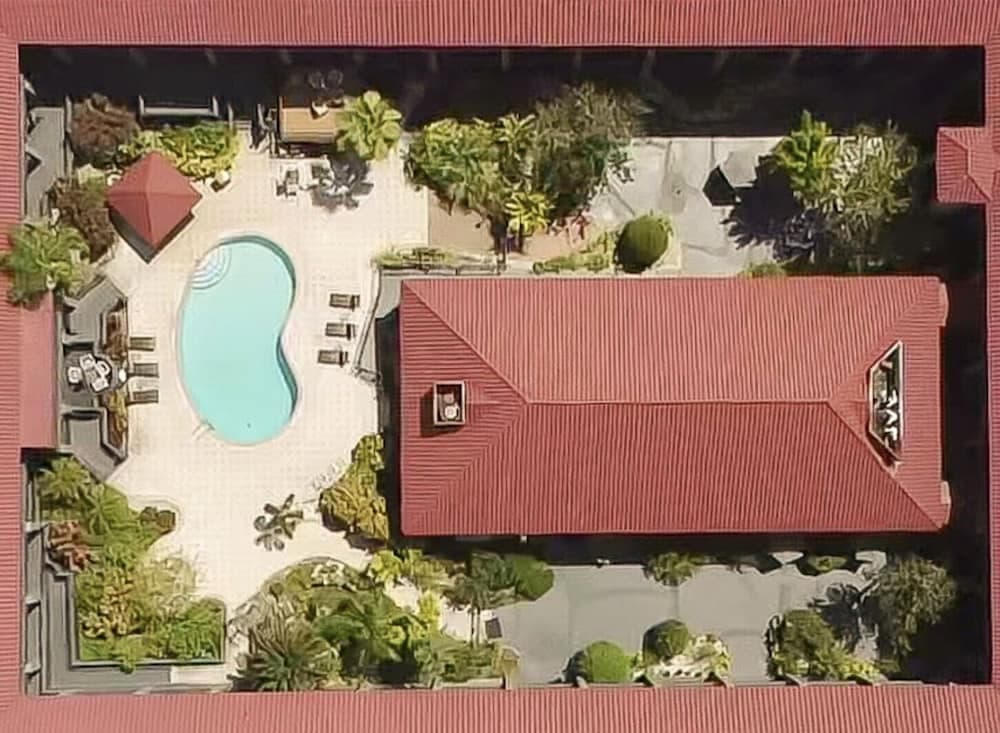 Red Roof Inn PLUS+ & Suites Tampa — 2