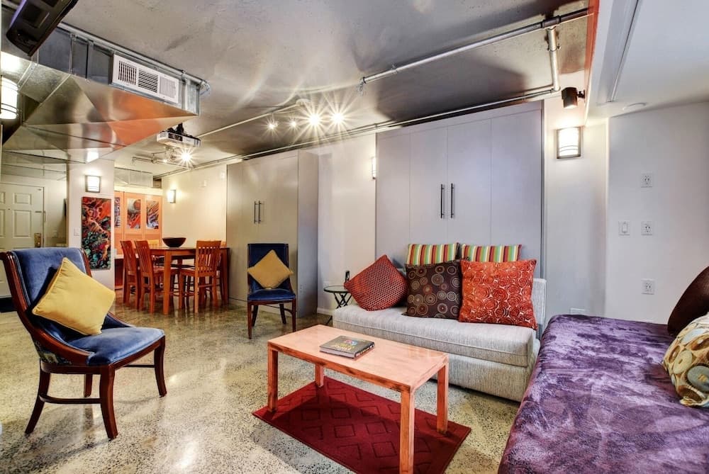 LVStripHouse Condos Sleeps up to 14 — 3