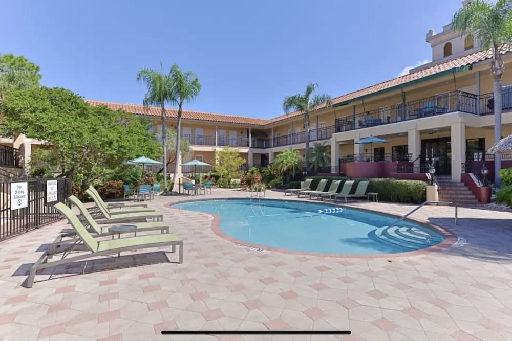 Red Roof Inn PLUS+ & Suites Tampa — 28