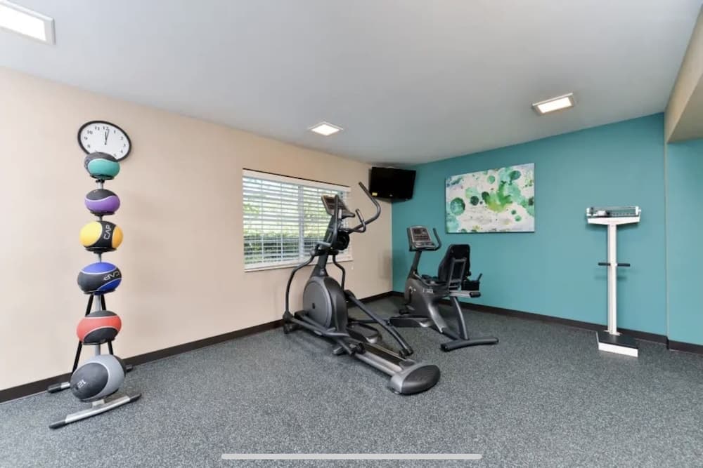 Red Roof Inn PLUS+ & Suites Tampa — 20