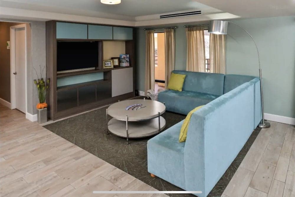 Red Roof Inn PLUS+ & Suites Tampa — 7