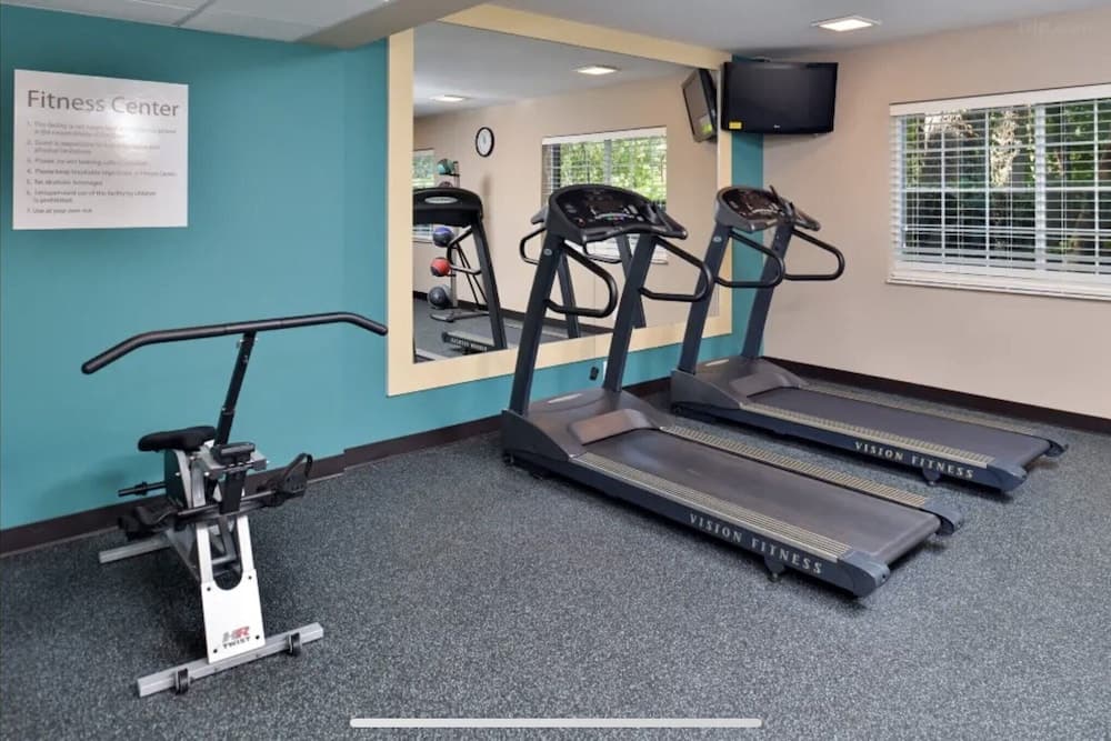 Red Roof Inn PLUS+ & Suites Tampa — 21