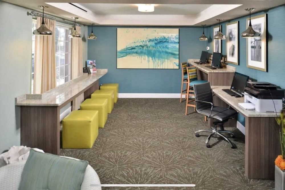 Red Roof Inn PLUS+ & Suites Tampa — 27