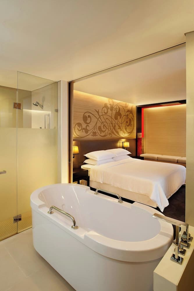 Four Points by Sheraton Bangkok, Sukhumvit 15 — 11