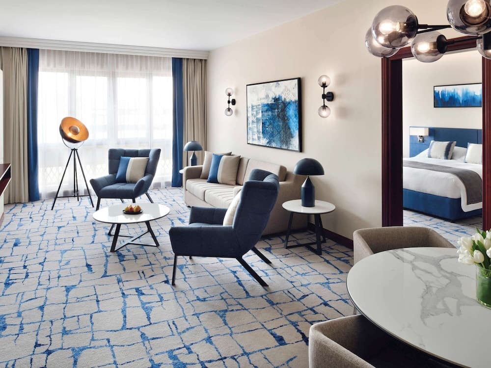 Mövenpick Hotel & Apartments Bur Dubai — 24