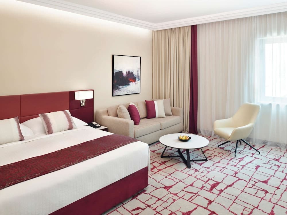Mövenpick Hotel & Apartments Bur Dubai — 12