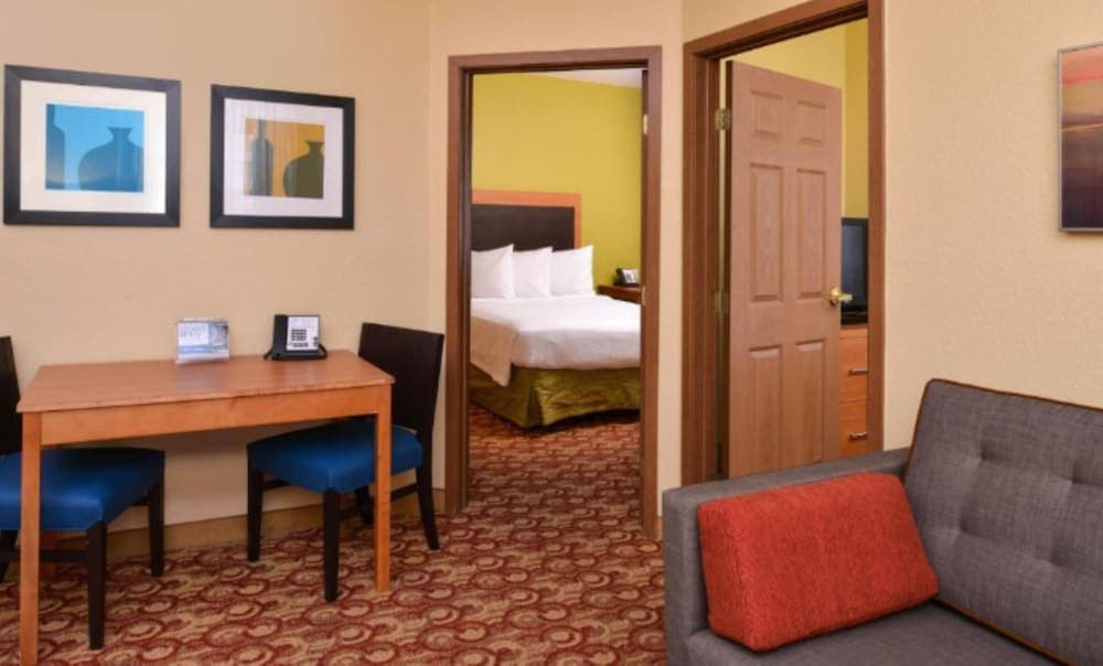 Candlewood Suiten Miami Doral by IHG — 7