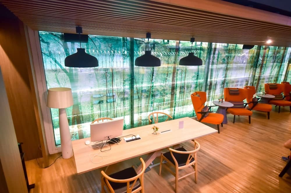 PARK PLAZA BANGKOK SOI 18 — 7
