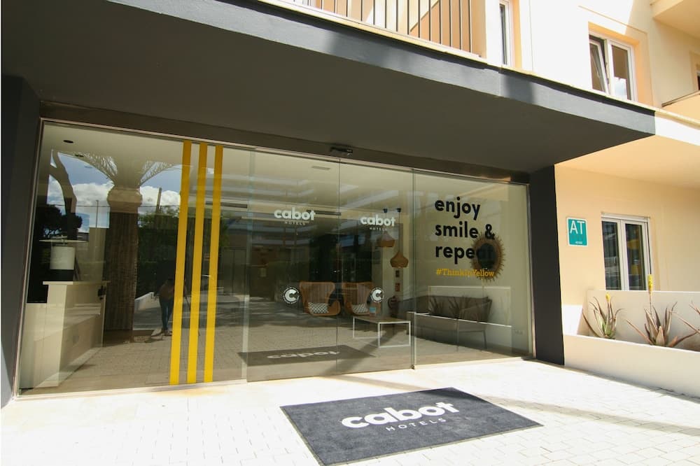 Cabot Tres Torres Apartments — 28