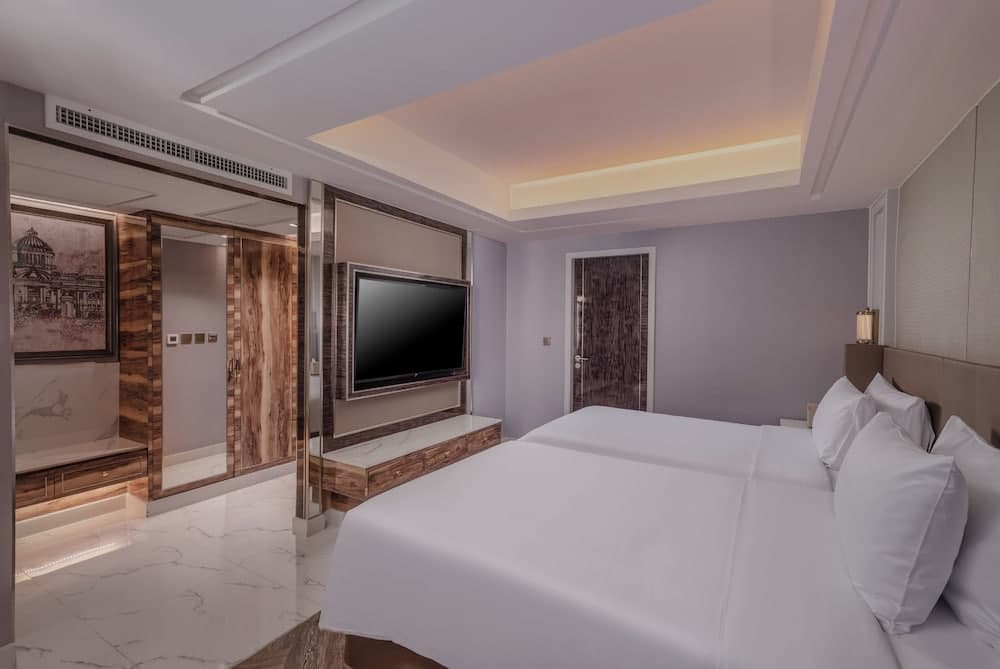 Aira Hotel Bangkok — 6