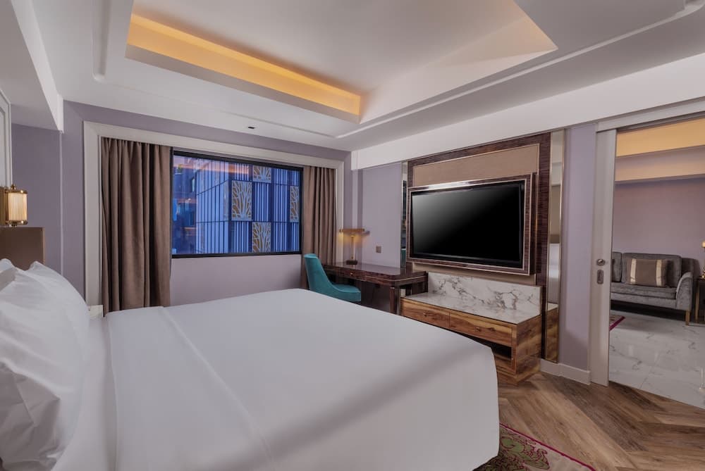 Aira Hotel Bangkok — 4