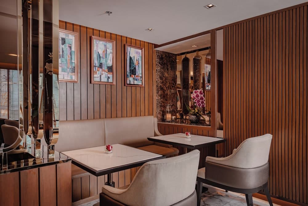 Aira Hotel Bangkok — 11