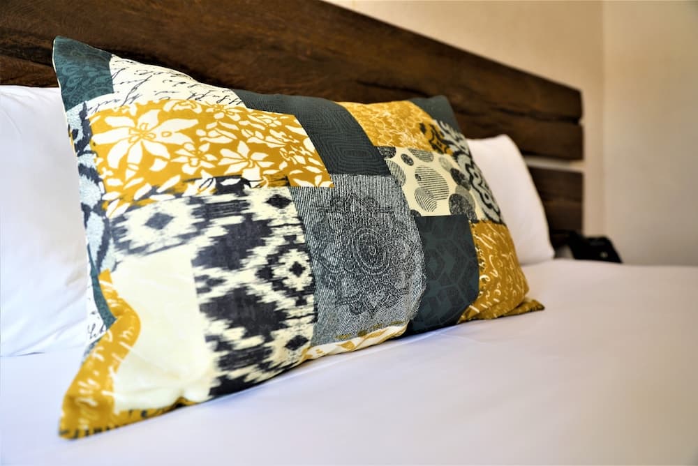 Hotel 12 Bees — 13