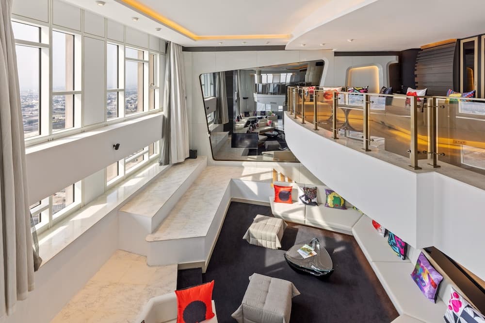 V Hotel Dubai, Curio Collection by Hilton — 22