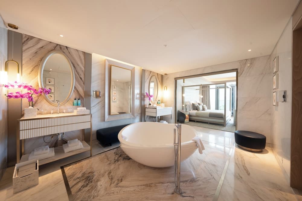 FIVE LUXE — 18