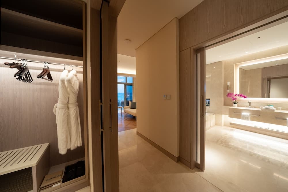 FIVE LUXE — 28