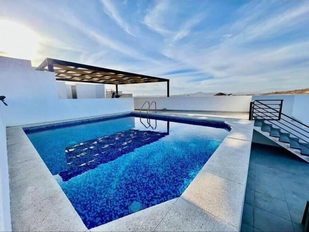 Oceanwiew Condo Rooftop pool — 3