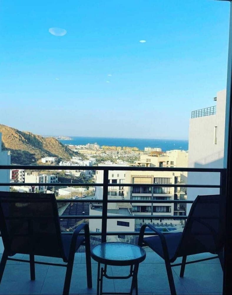 Oceanwiew Condo Rooftop pool — 2